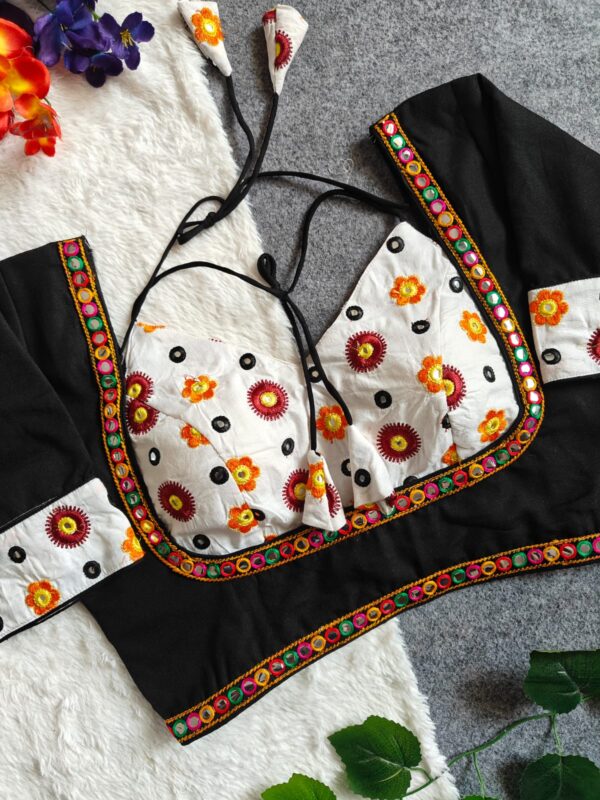 Mumtaz Pattern Navratri Blouse